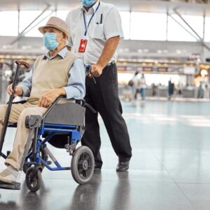 Kørestolsbruger i lufthavnen